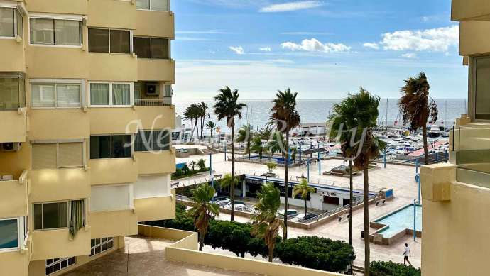 Apartamento en Paseo Marítimo completamente renovado con vistas al mar en venta