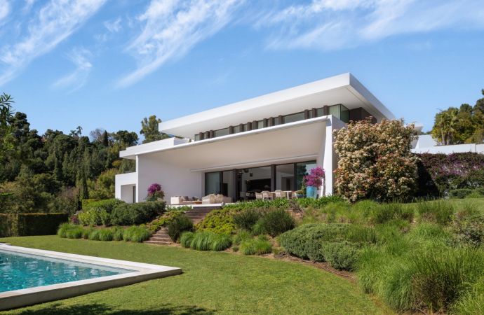 Villa Windfall: Contemporary Architecture and Mediterranean Living in La Reserva del Alcuzcuz