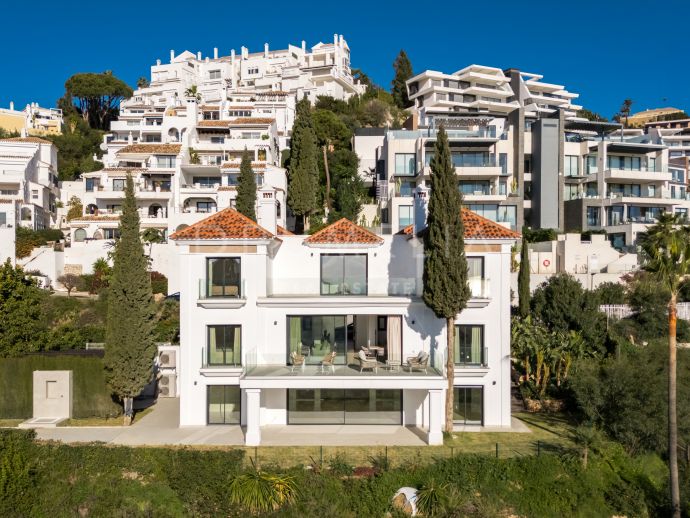 Splitter ny villa med panoramautsikt over sjøen og toppmoderne fasiliteter i La Arboleda, Benahavís