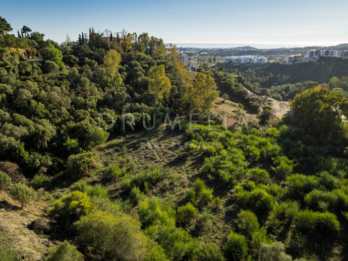 Exklusive Gelegenheit zum Bau einer maßgeschneiderten Luxusvilla im renommierten Puerto de Los Almendros, Benahavis