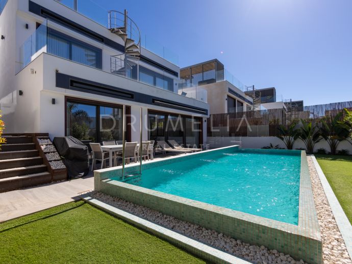 Luxe moderne villa vlakbij het strand met privézwembad en jacuzzi op het dak, Marbella Golden Mile