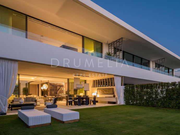 Luxe villa aan de Golden Mile van Marbella met panoramisch zeezicht