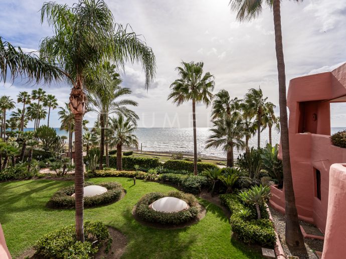 Luxe penthouse aan het strand in Menara Beach