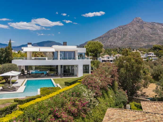 Spektakuläre moderne Villa mit Meerblick und luxuriösen Annehmlichkeiten in Las Lomas de Marbella Club zu verkaufen