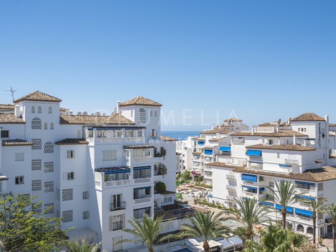 Duplex-Penthouse med delvis havsutsikt i andra linjens strand i Las Gaviotas Urbanisation- Puerto Banús