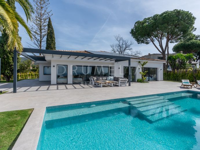 Villa contemporaine de luxe avec vue imprenable sur la mer à Elviria, Marbella