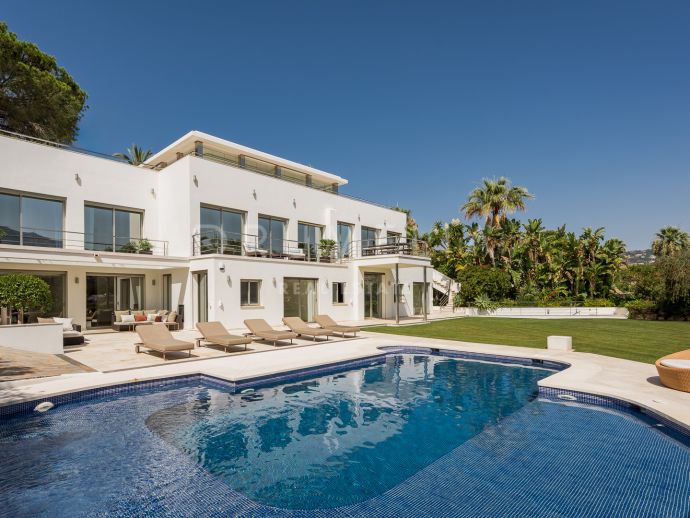 Villa exceptionnelle en bordure de golf avec vue panoramique sur Las Brisas et la montagne La Concha - Nueva Andalucía