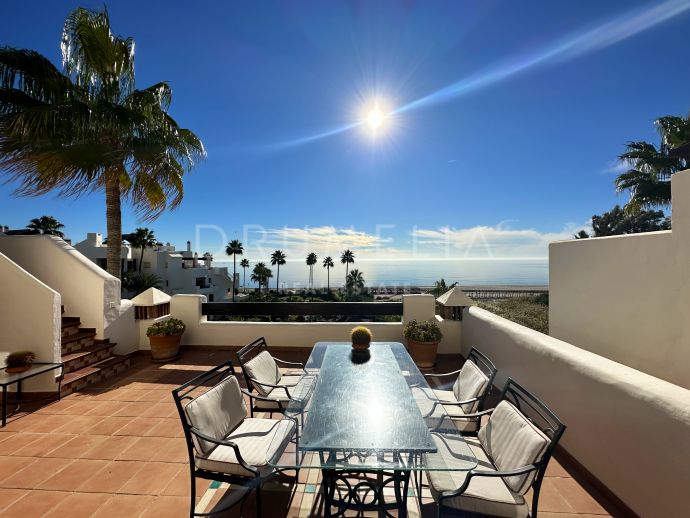 Fantastisk duplex-penthouse vid första strandlinjen i Den Nya Gyllene Milen, Estepona.