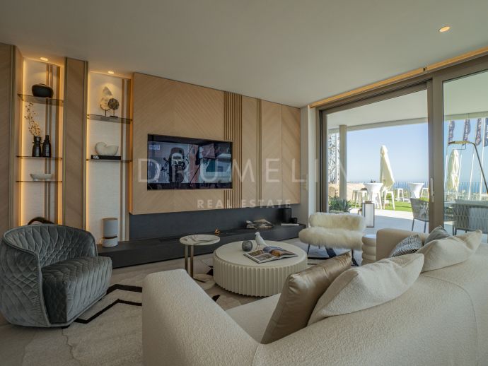 Impresionante Apartamento en Planta Baja con Vistas al Mar en The View Marbella, Benahavis