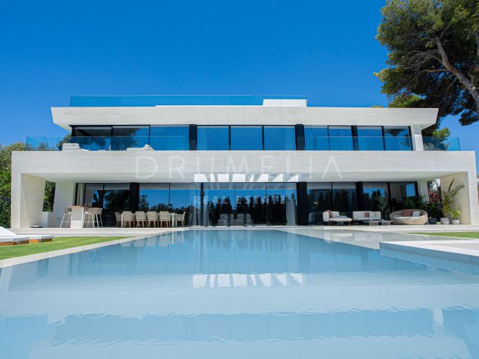 Lyxig Nybyggd Villa i Los Monteros Playa, Marbella Öst