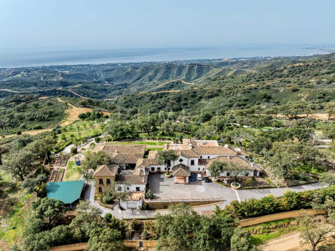 Luxury Finca with Breathtaking Views and Absolute Privacy in La Mairena