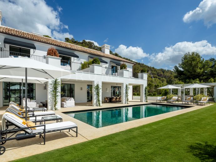 Opulent 6-Bedroom Villa with Panoramic Views in The Exclusive Cascada de Camojan