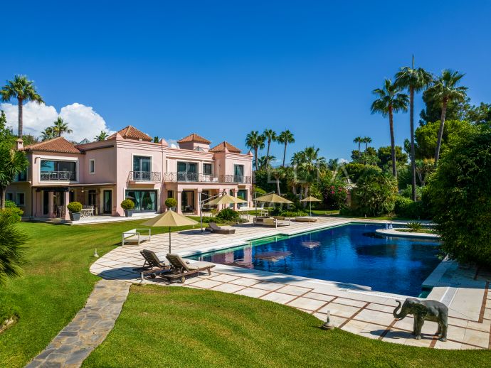 Exklusive High-End-Villa, komplett renoviert in Paraiso Barronal, Estepona