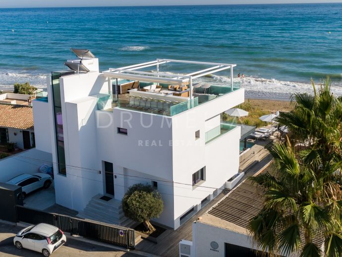 Neue atemberaubende Frontline Strand Moderne Luxus-Villa, Costabella, Marbella Ost