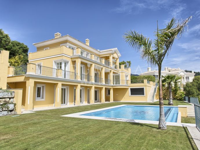 Indrukwekkende moderne nieuwe luxe villa, Los Arqueros Golf Resort, Benahavis