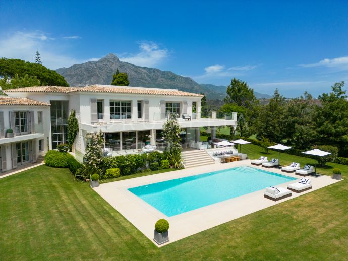 Impresionante Villa de Lujo Moderna en Primera Línea de Golf, Nueva Andalucía, Marbella