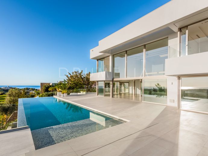 Villa moderna a estrenar con impresionantes vistas panorámicas al mar, La Alqueria, Benahavis