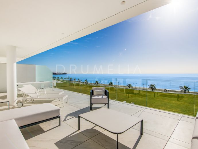 Luxury Beachfront Modern Apartment with Far-Reaching Sea Views, Estepona