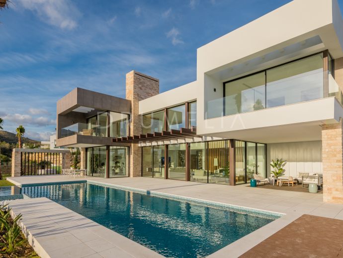 Brand-New Stunning, Chic Contemporary Style Luxury Villa in La Alqueria