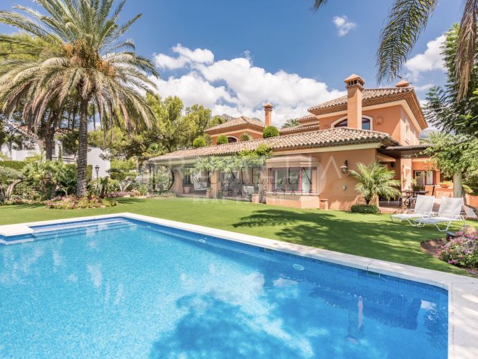 Delightful classy, Mediterranean-style luxury villa in Altos Reales, Golden Mile of Marbella