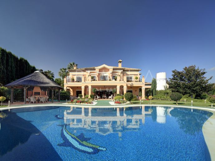 Villa de estilo clasico en venta en Atalaya de Rio Verde, Marbella