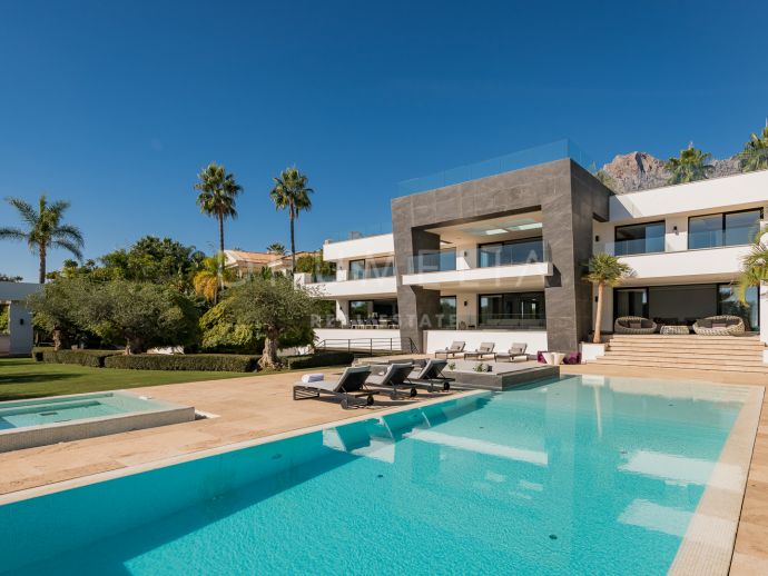 Villa Mozart - Villa con diseño innovador y estilo impecable.en venta en Sierra Blanca, Milla de Oro, Marbella