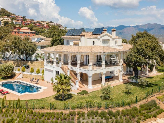 Luxuriöse Villa in La Mairena mit Panoramablick