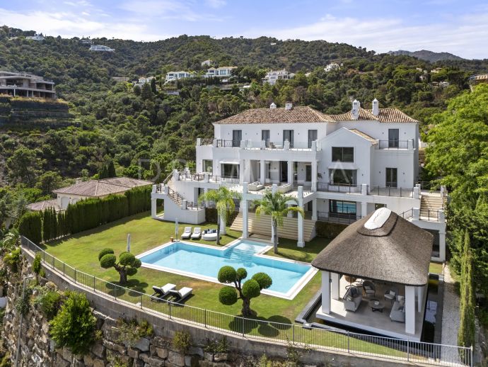 Magnificent mansion for sale in the prestigious El Madroñal with breathtaking sea views, Marbella.