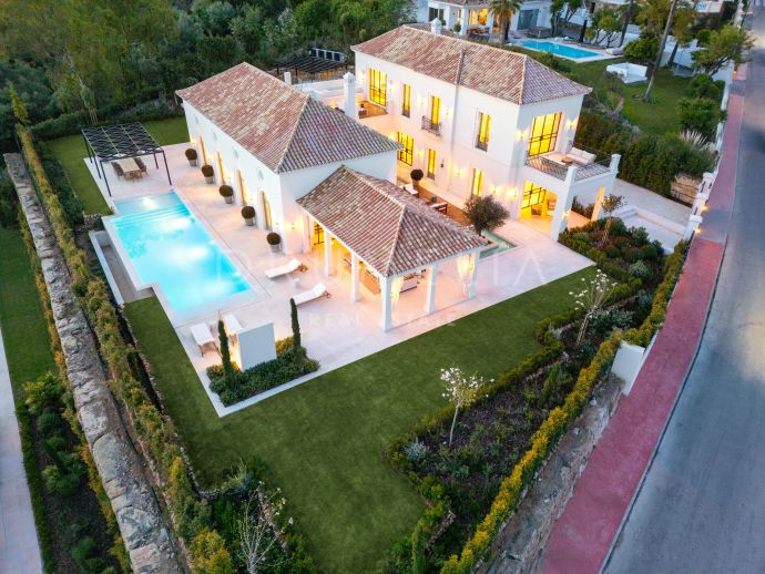 Mediterranean Style Villa with Partial Sea Views, Ideally nestled in the Heart of the Valley Golf in Nueva Andalucia