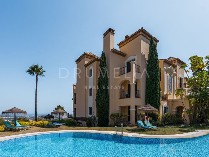 Buenavista - Unmatched living experience in the heart of Benahavis: 3-Bed Penthouse with Unending Sea Views