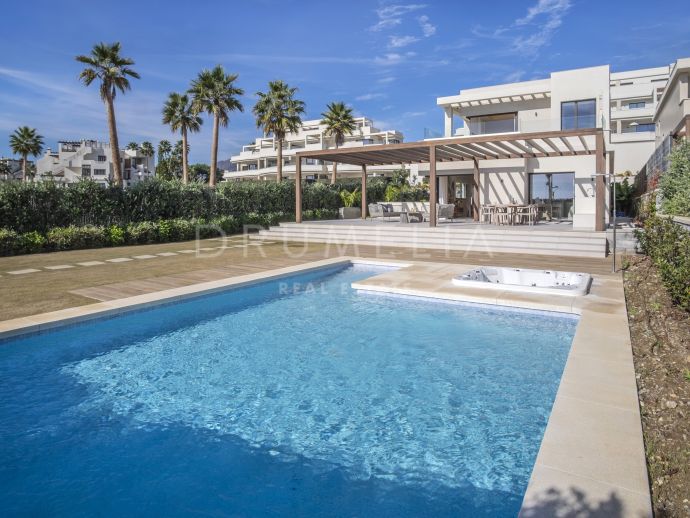 Luxe wonen aan het strand: Villa met 4 slaapkamers en panoramisch zeezicht met directe toegang tot het strand - Velaya, Estepona