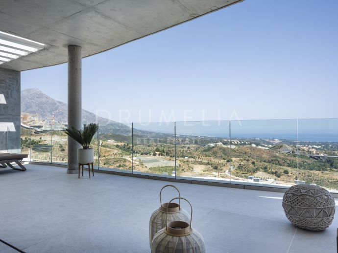 Panoramic Sea Views: Luxurious Penthouse in Prestigious Real de la Quinta Residential Country Club Resort, Benahavís