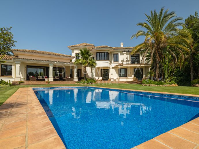 Villa i exklusiva La Zagaleta med utsikt över golfbanan och lyxiga bekvämligheter