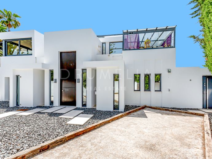 Modern Contemporary Villa with Open Sea Views in Exclusive La Carolina, Marbella