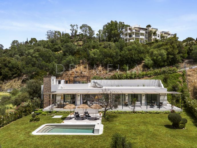 Storslått villa med utsikt over fjellene, privat basseng og enestående hage i Puerto Los Almendros-Benahavis