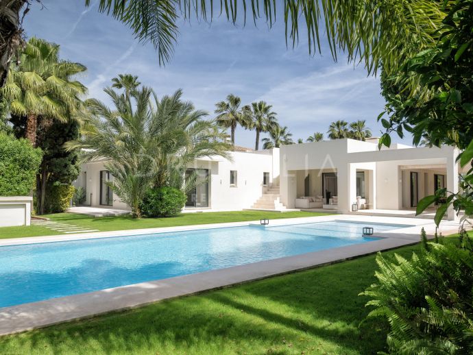 Luxury Beachside Villa with High-End Furnishings and Stunning Features, Marbesa, Marbella