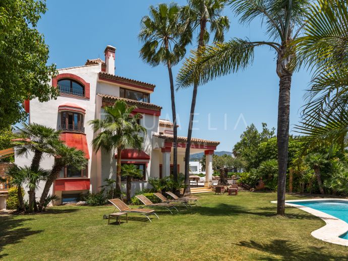 Casa Ana- Mediterranean Villa with Partial sea views in Altos de Puente Romano, Marbella Golden Mile