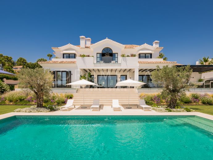 Elegante e Impresionante Villa Moderna con Vistas al Mar en La Cerquilla - Nueva Andalucía