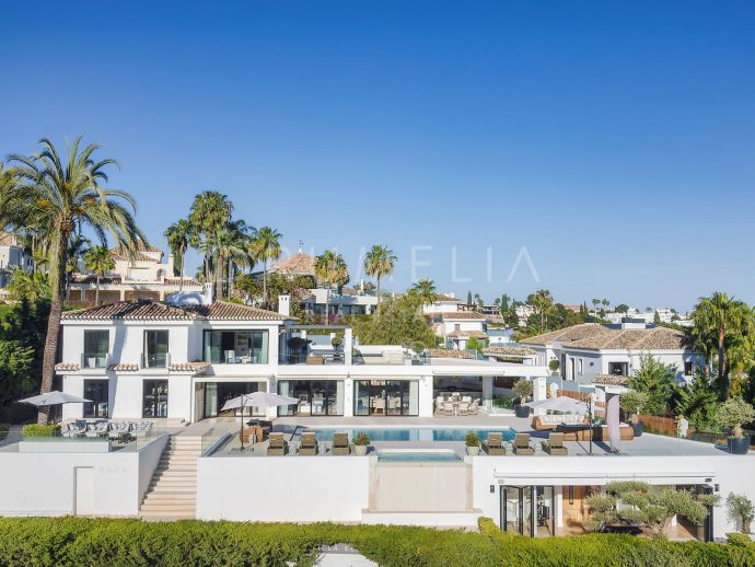 Oase bij de Golf: Moderne Villa met Zwembad in Frontline Golf in Los Naranjos- Nueva Andalucía
