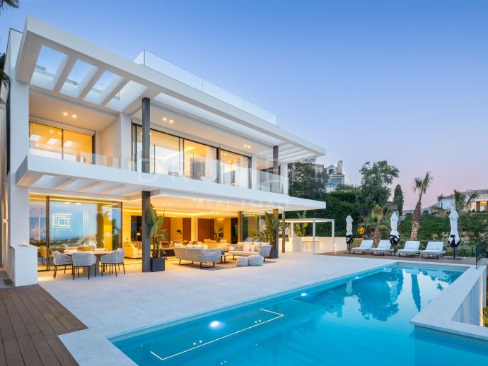 Fantastisk moderne villa med panoramautsikt over sjøen og 5 soverom i La Quinta - Benahavis