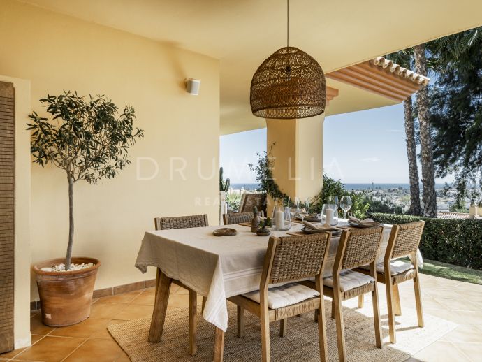 Appartement d'angle exclusif au rez-de-chaussée avec vue sur la mer dans une communauté fermée - Nueva Andalucía, Marbella