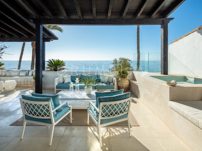 Front-line beach renovated chic duplex penthouse in Marina de Puente Romano, Marbella's Golden Mile