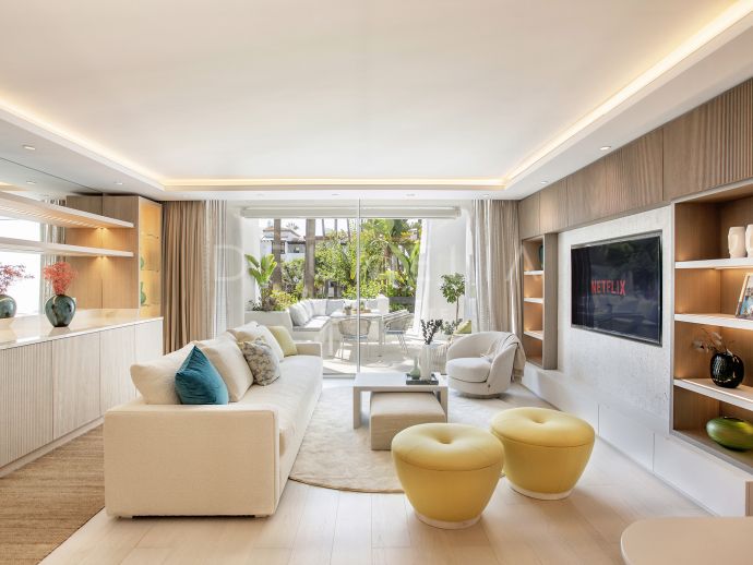 Gerenoveerd luxe modern begane grond appartement in Marina de Puente Romano, Marbella's Golden Mile