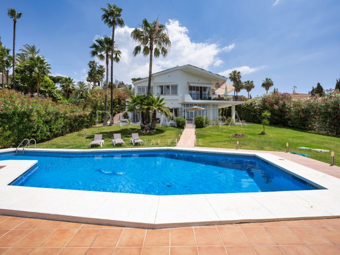 Front-line golf luxury villa with Scandinavian-style design and lots of potential, Nueva Andalucia