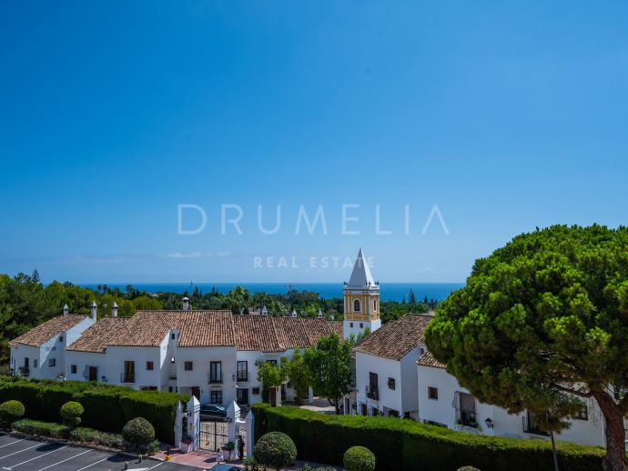 Attractive luxurious townhouse with sea views and great potential in Nagüeles, Marbella’s Golden Mile