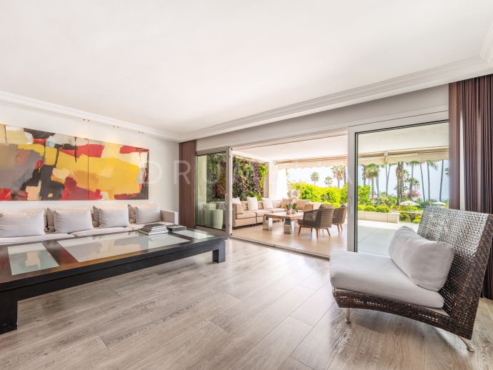 Frontlinie begane grond modern luxe appartement met frontaal zeezicht in Los Granados, Puerto Banús