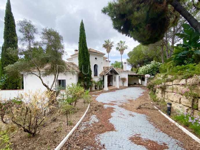 Charming Andalusian villa with sea and mountain views for renovation project, La Zagaleta, Benahavis
