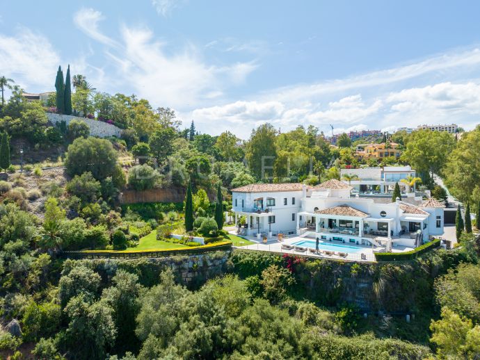 Magnificent luxury grand villa with panoramic views in El Herrojo Alto, La Quinta, Benahavís