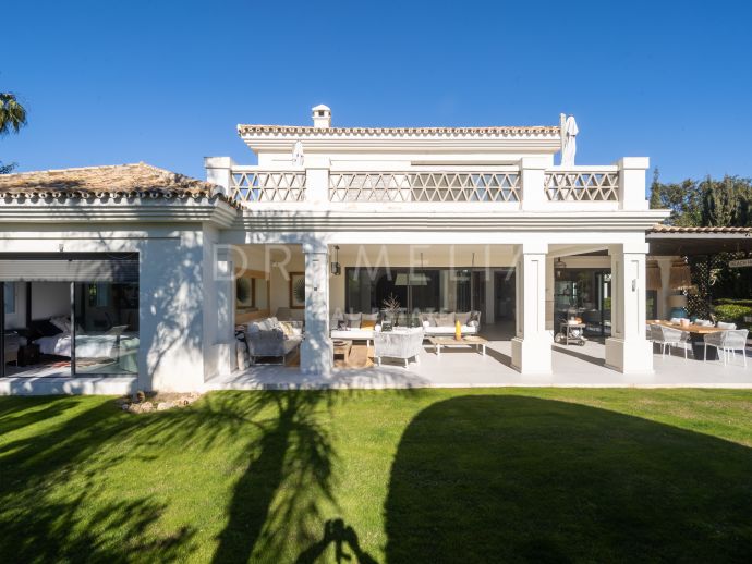 Impressionnante villa de luxe au style méditerranéen et aux caractéristiques modernes à Casasola.