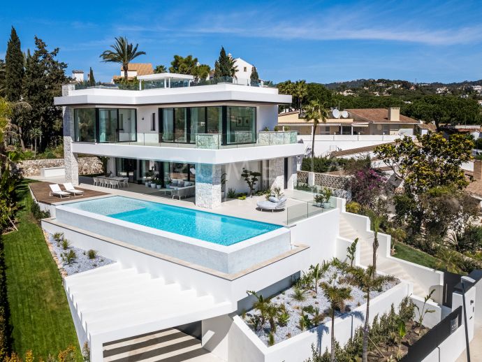 Spectaculaire villa de luxe moderne avec vue sur la mer à vendre dans le quartier balnéaire de Carib Playa, Marbella Est.